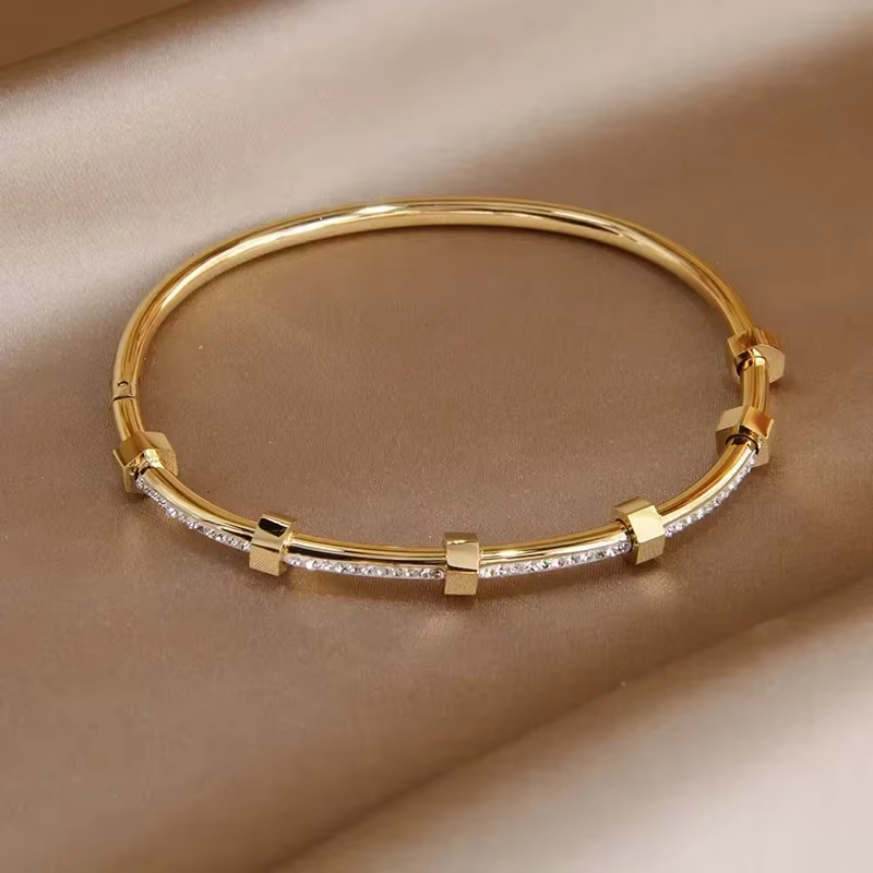 Madison Bright Gold-Coloured Bracelet with Moissanite Coating