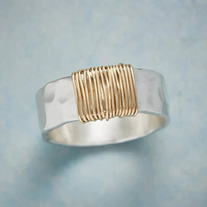 Zoë Vintage Gold-Coloured Wire Ring