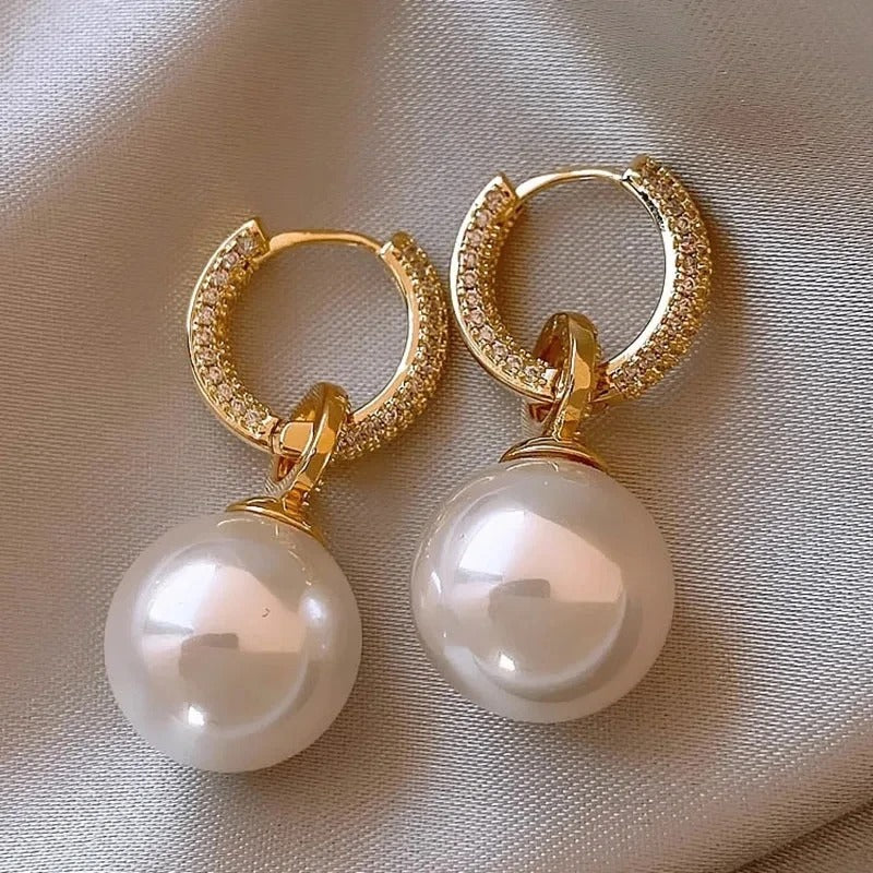 Mila Elegant Pearl Earrings